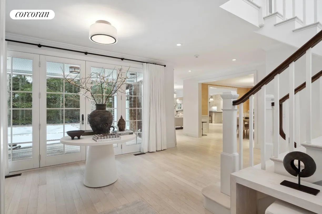 The Hamptons Real Estate | View 211 Cove Hollow Road | room 1