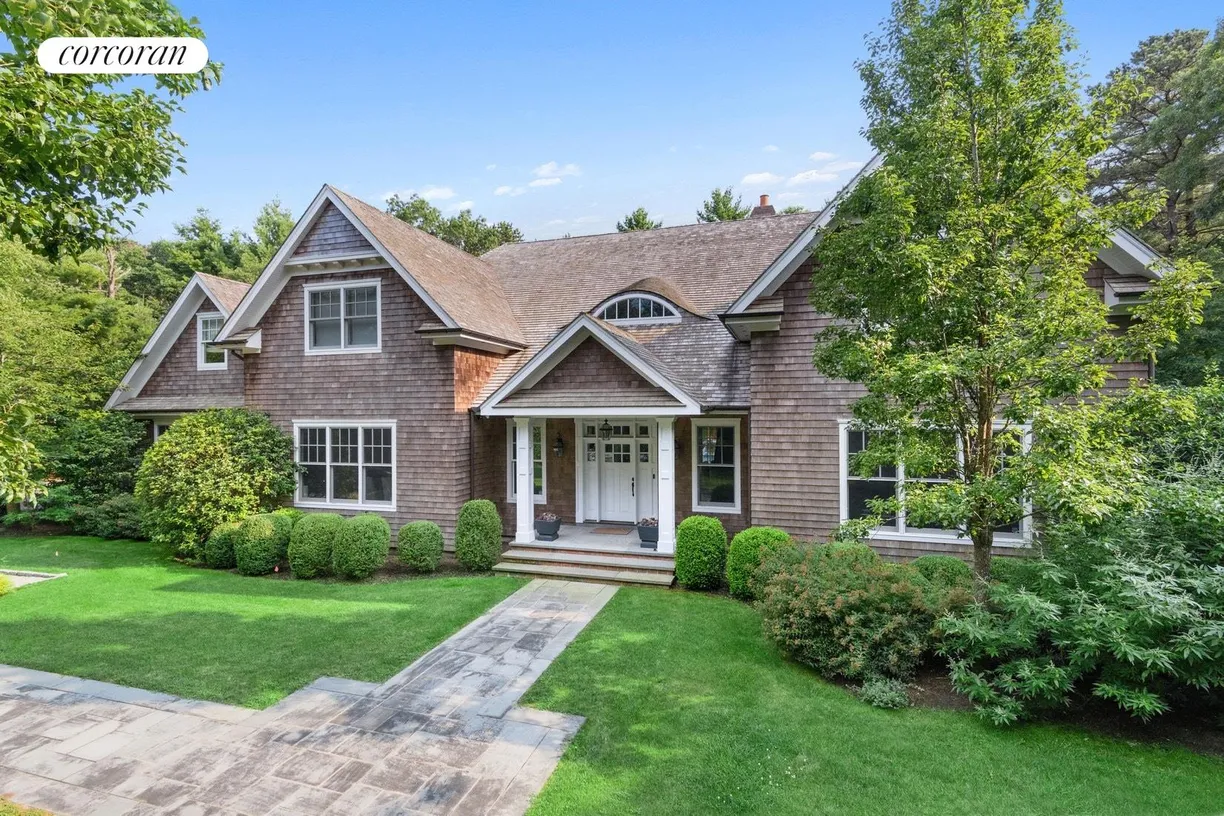The Hamptons Real Estate | View 206 Bull Path | 7 Beds, 8 Baths