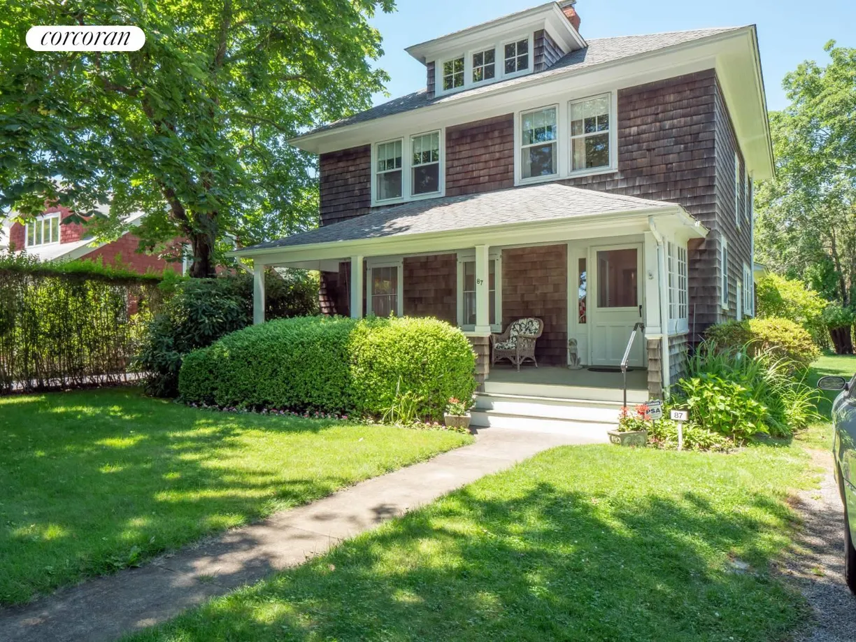 The Hamptons Real Estate | View  | 4 Beds, 1 Bath