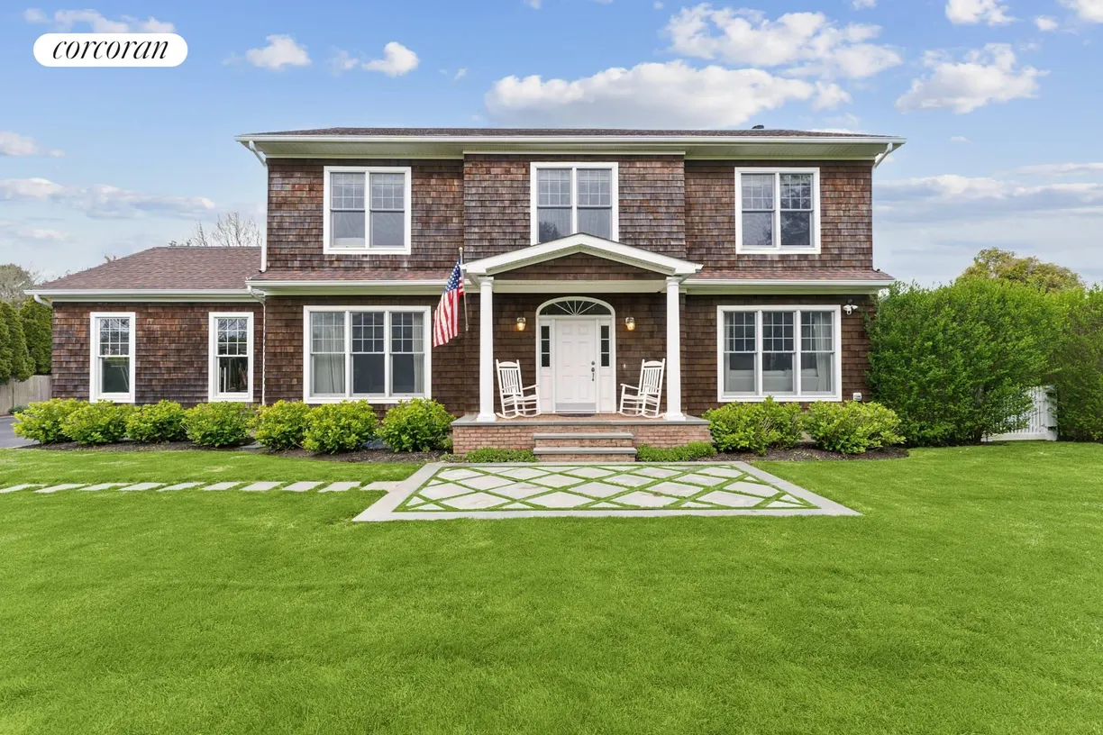 The Hamptons Real Estate | View  | 5 Beds, 4 Baths