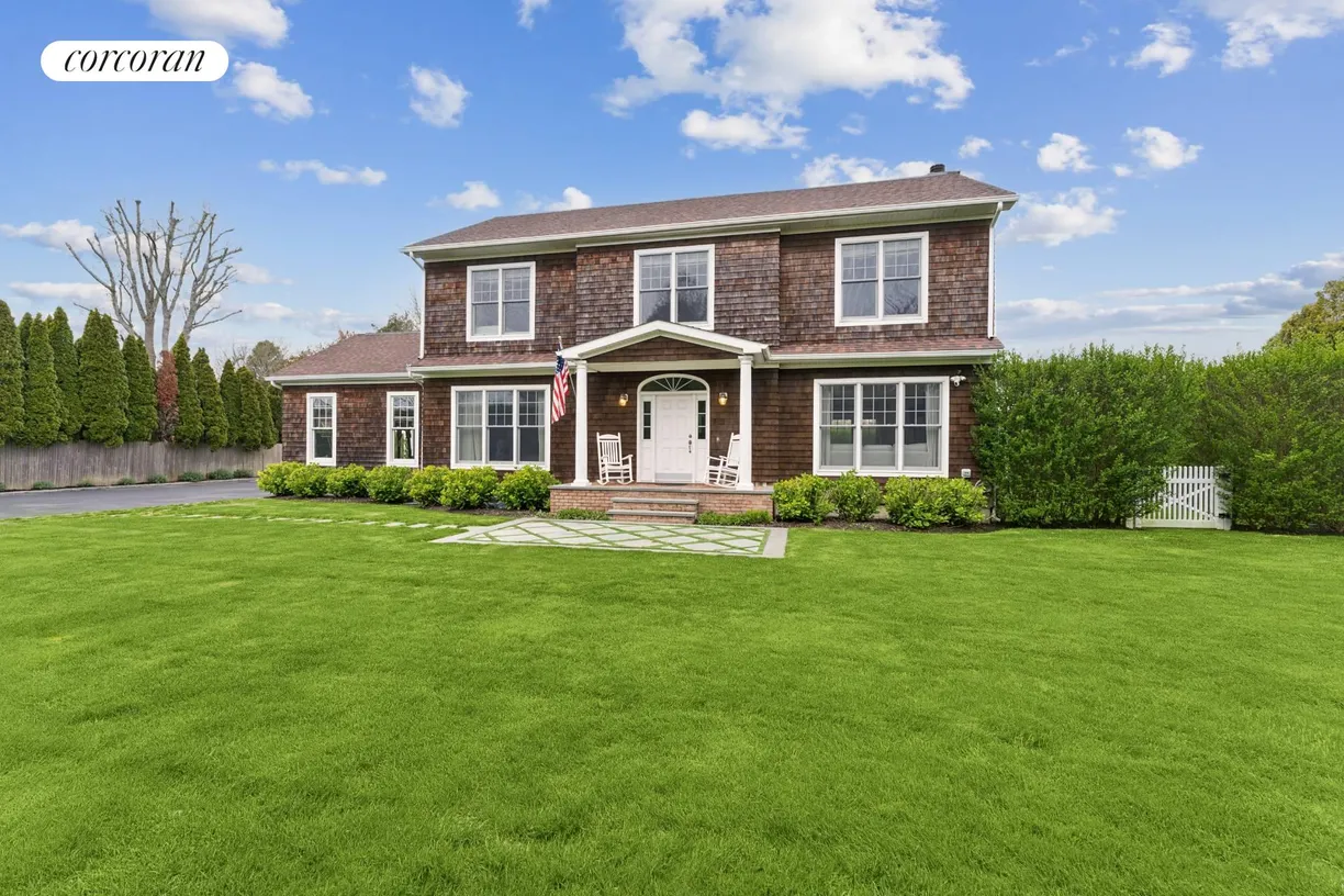 The Hamptons Real Estate | View  | room 1
