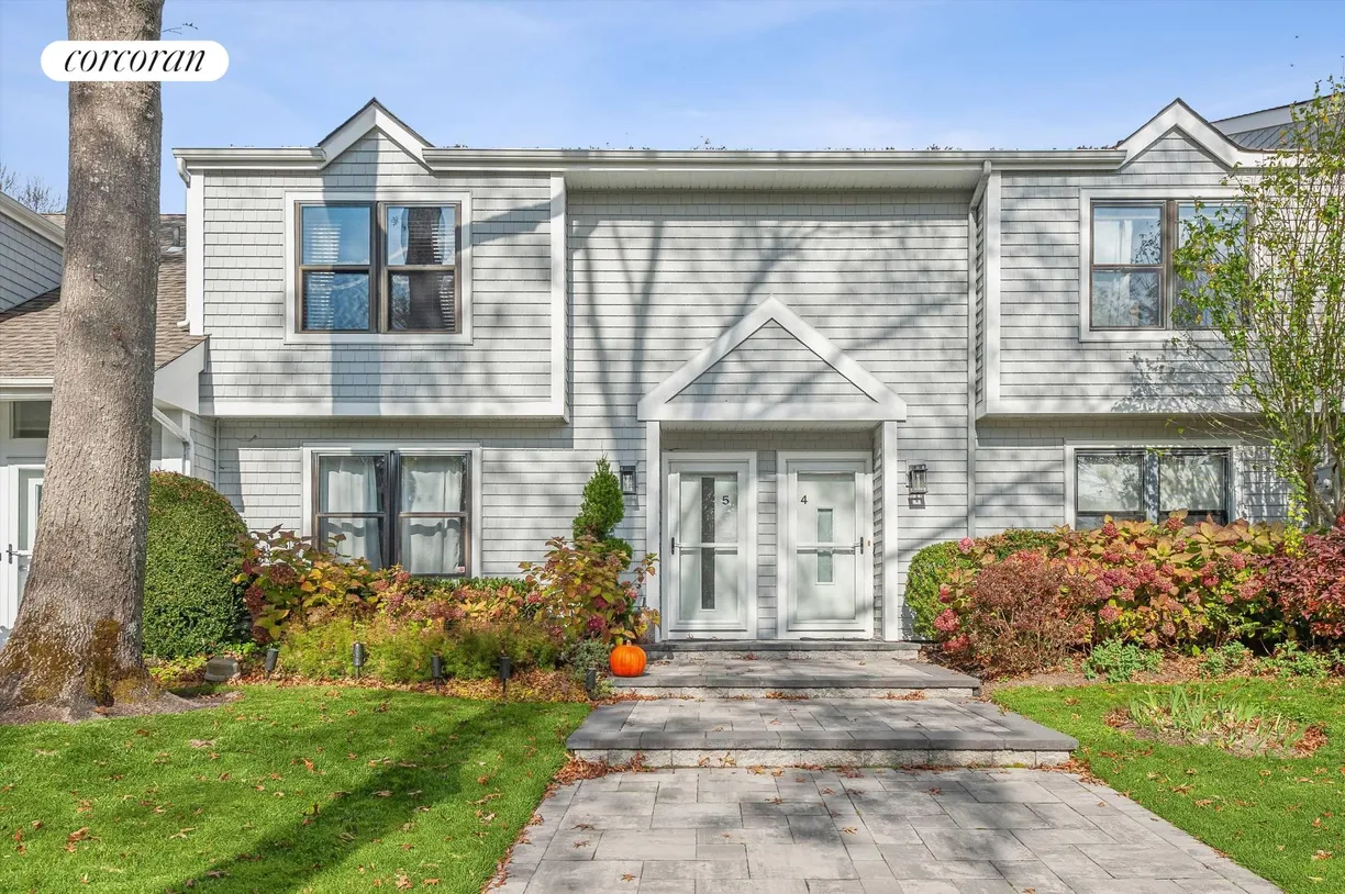 The Hamptons Real Estate | View  | room 1