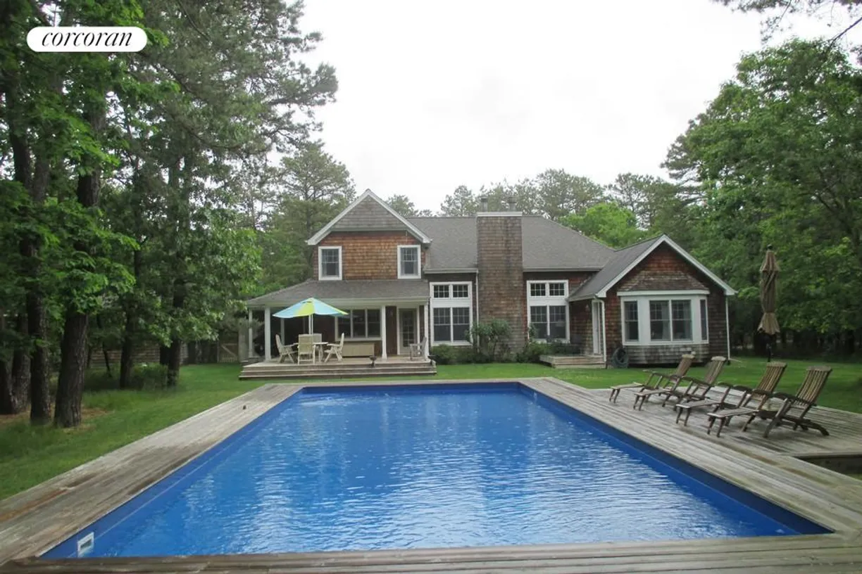 The Hamptons Real Estate | View 565 Wainscott Northwest Road | 4 Beds, 3 Baths