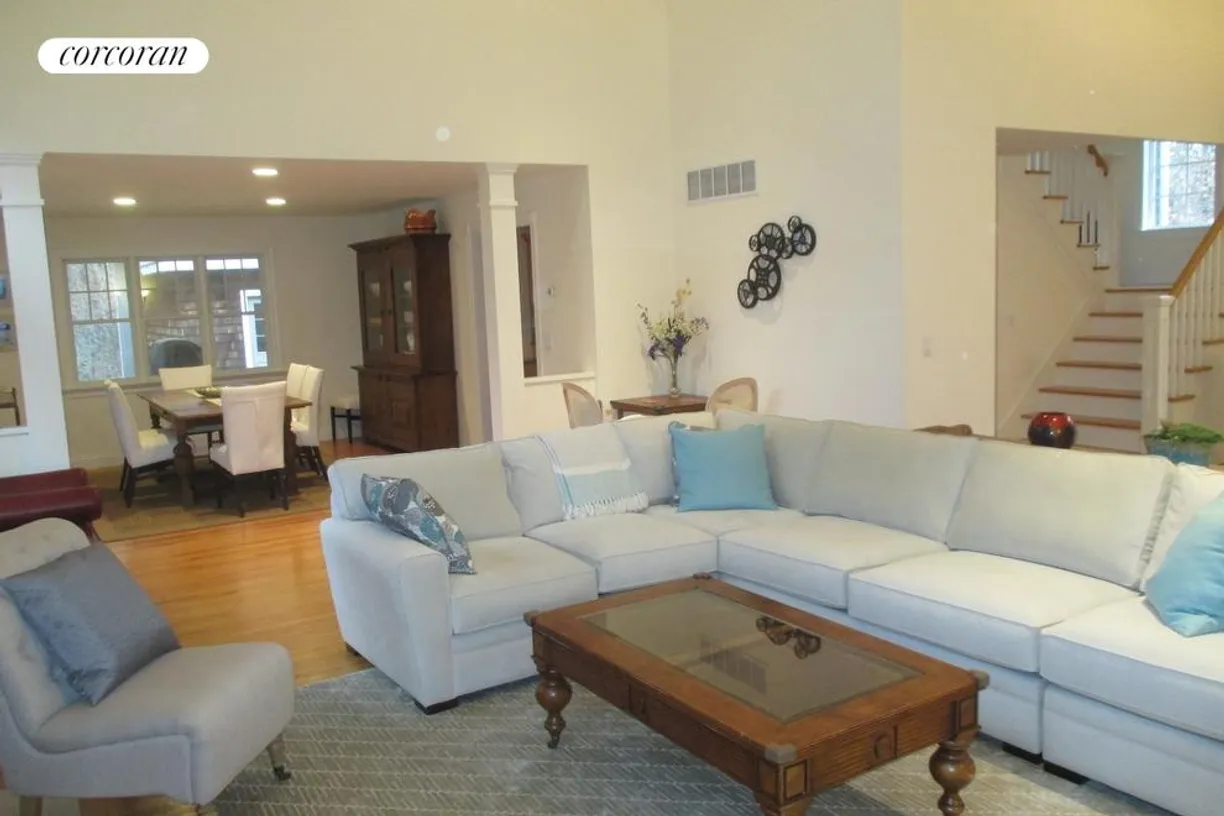 The Hamptons Real Estate | View 565 Wainscott Northwest Road | room 2
