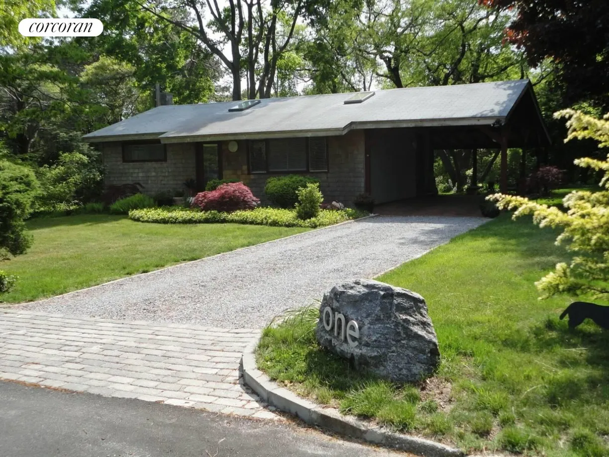 The Hamptons Real Estate | View  | 2 Beds, 1 Bath
