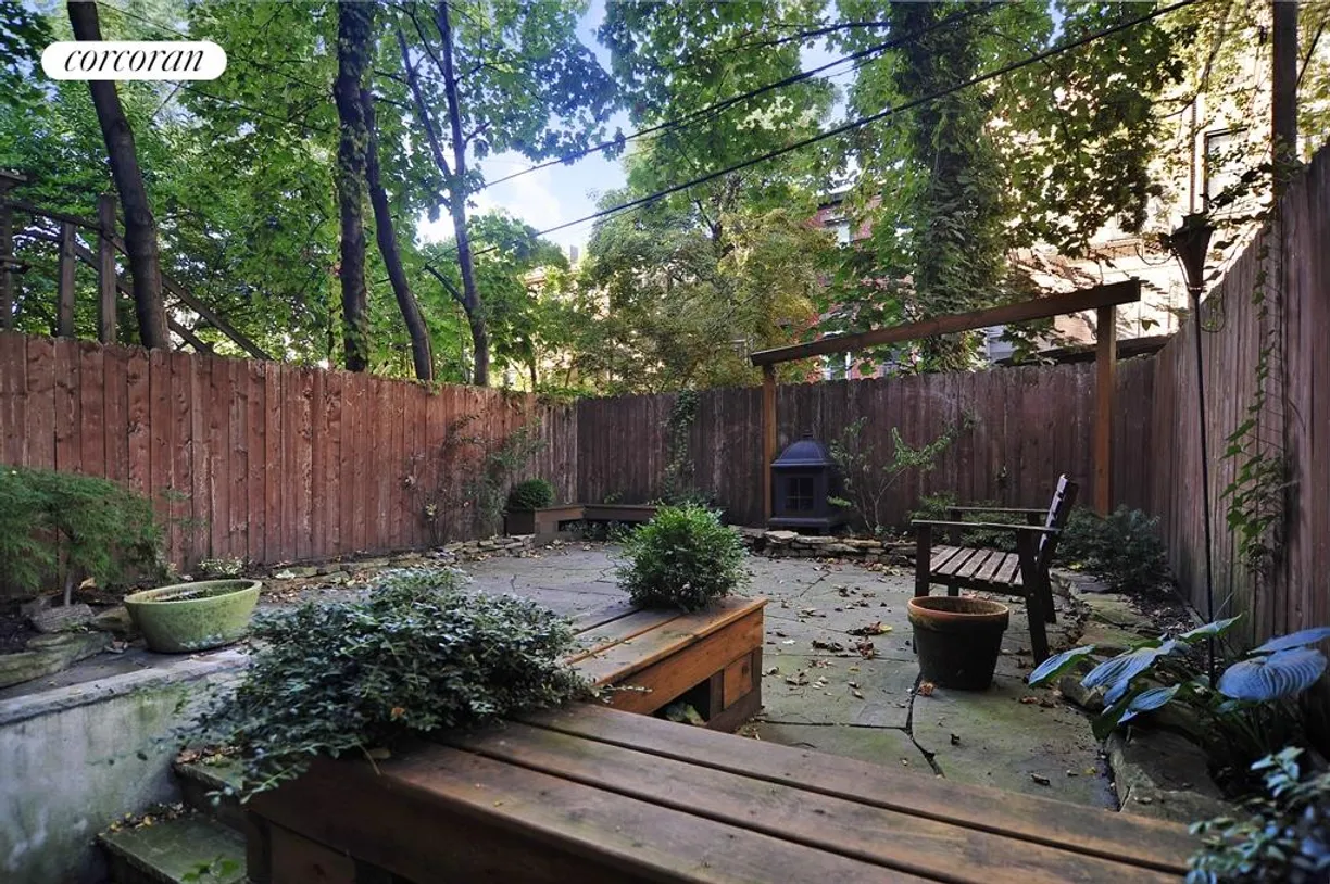 New York City Real Estate | View 27 Saint Johns Place, 1 | 2 Beds, 3 Baths
