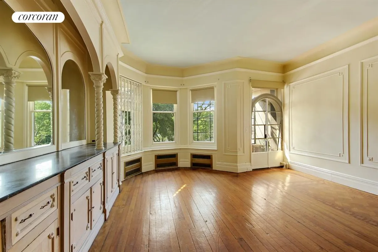 New York City Real Estate | View 36 Riverside Drive | Living Room