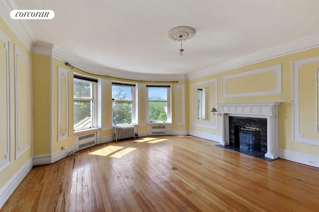New York City Real Estate | View 36 Riverside Drive | Living Room