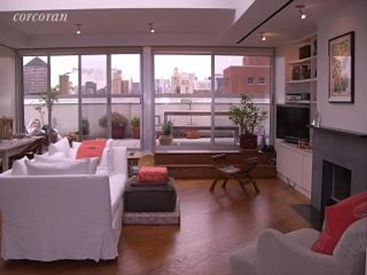 New York City Real Estate | View 55 East 86th Street, 17B | Livingroom