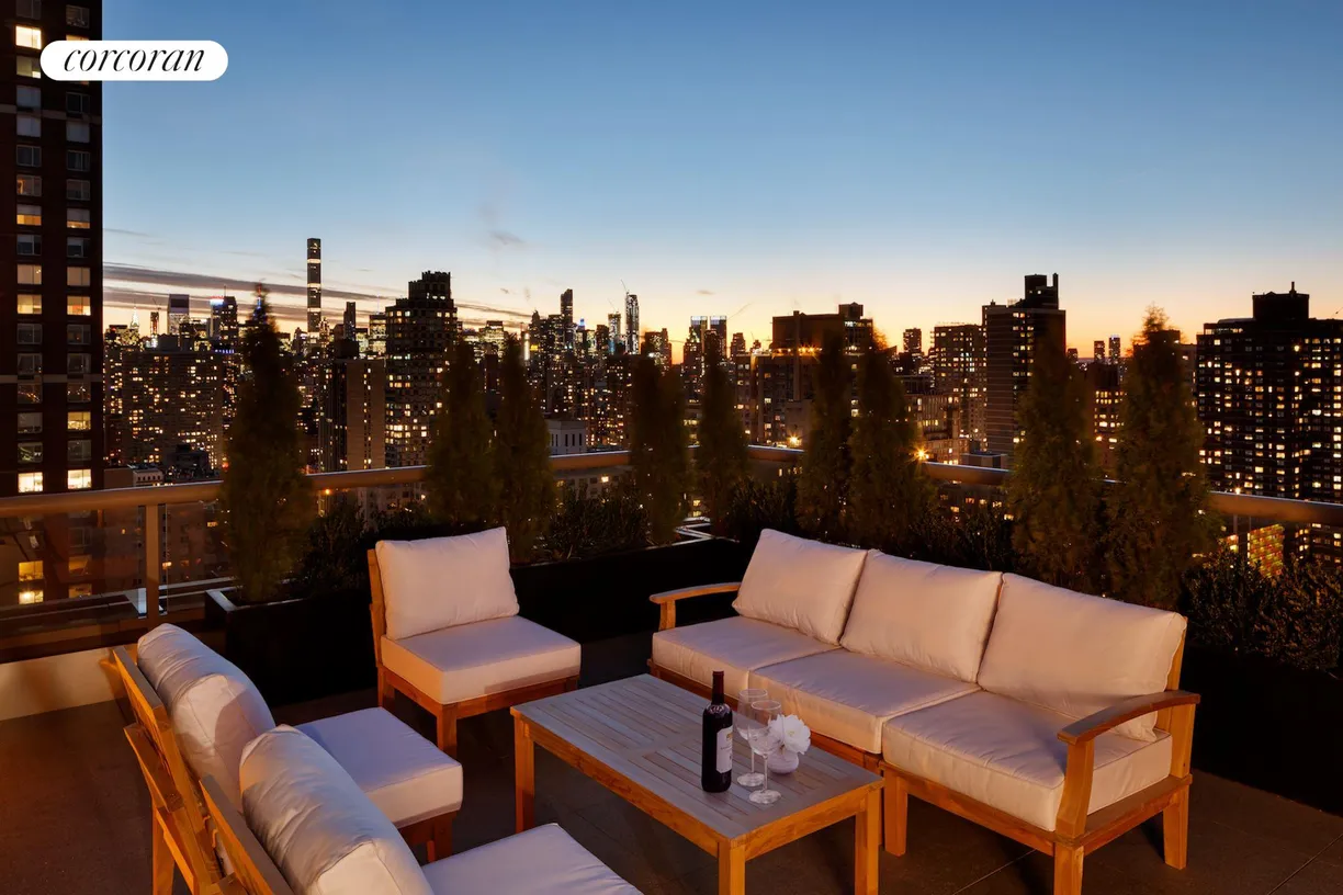 New York City Real Estate | View 389 East 89th Street, PH2 | 3 Beds, 3 Baths