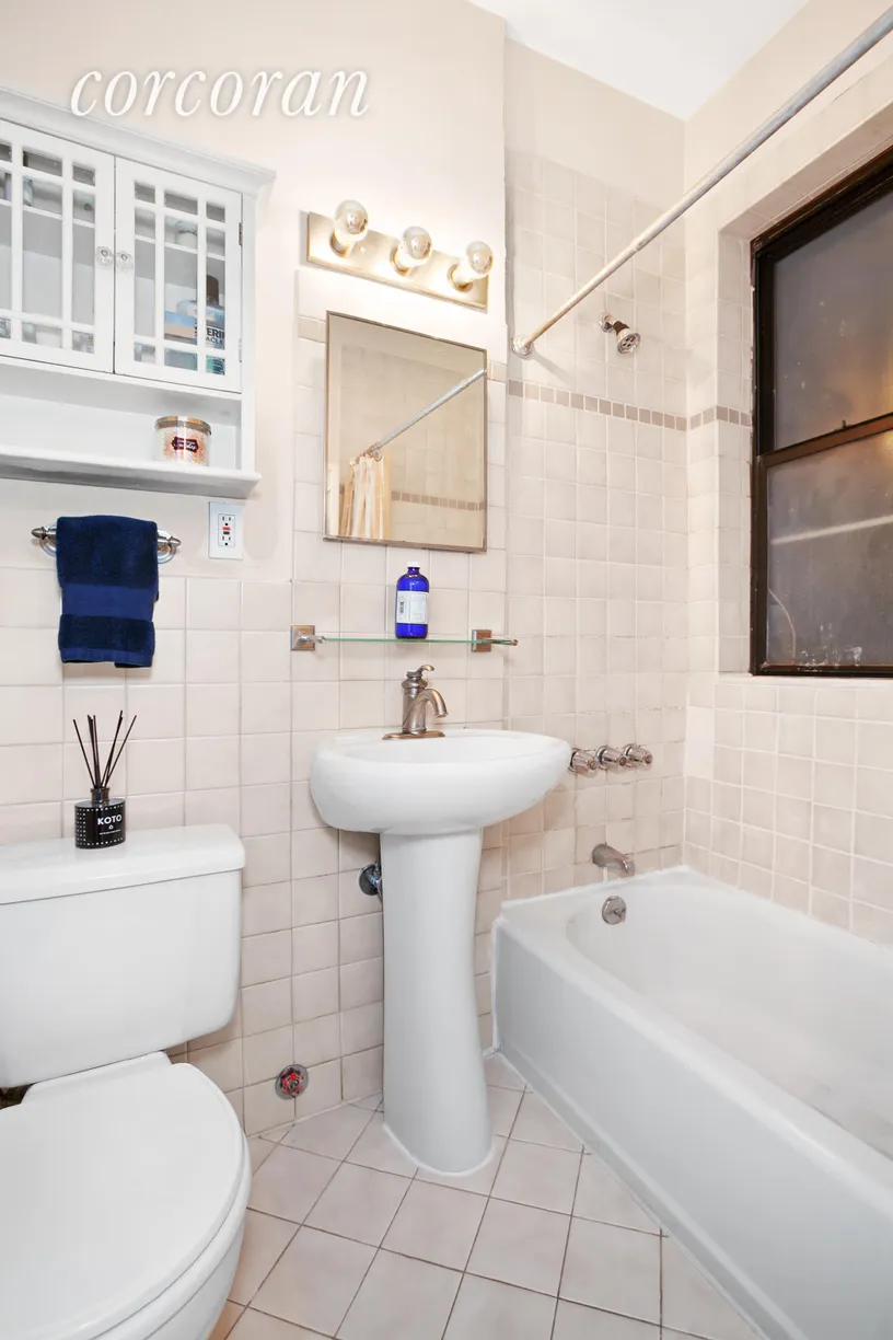 New York City Real Estate | View 220 East 82nd Street, 1FW | room 2