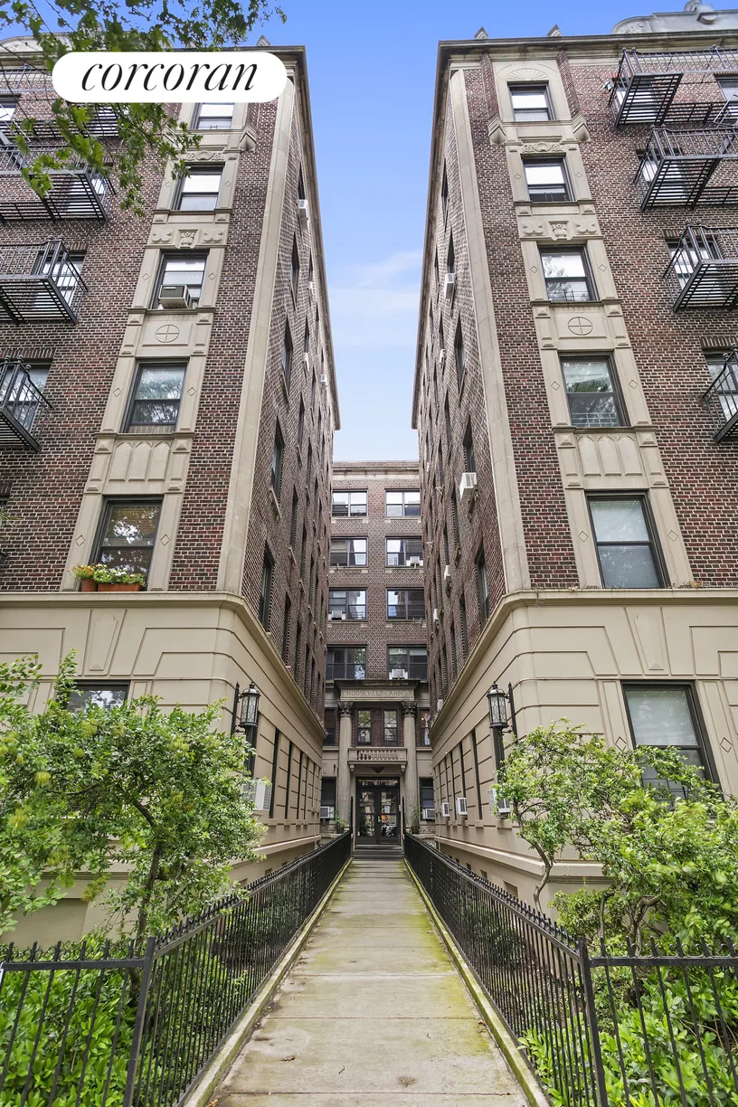 New York City Real Estate | View 401 8th Avenue, 35 | room 2
