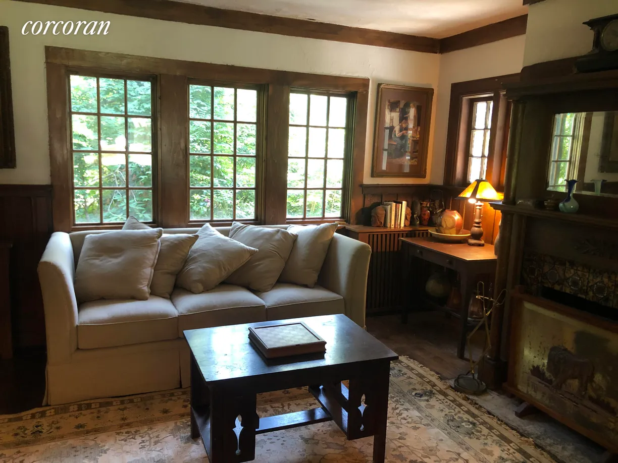 Other US Real Estate | View 1 Edgehill Road | Living Room