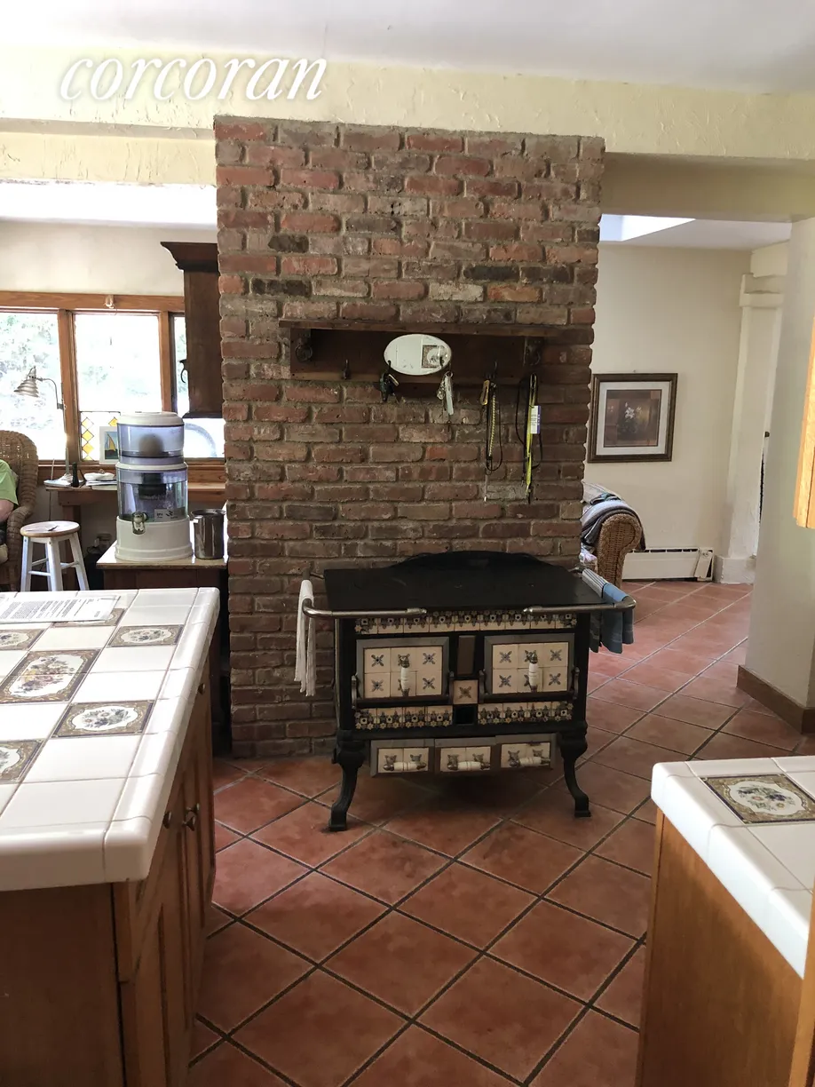 Other US Real Estate | View 1 Edgehill Road | Kitchen