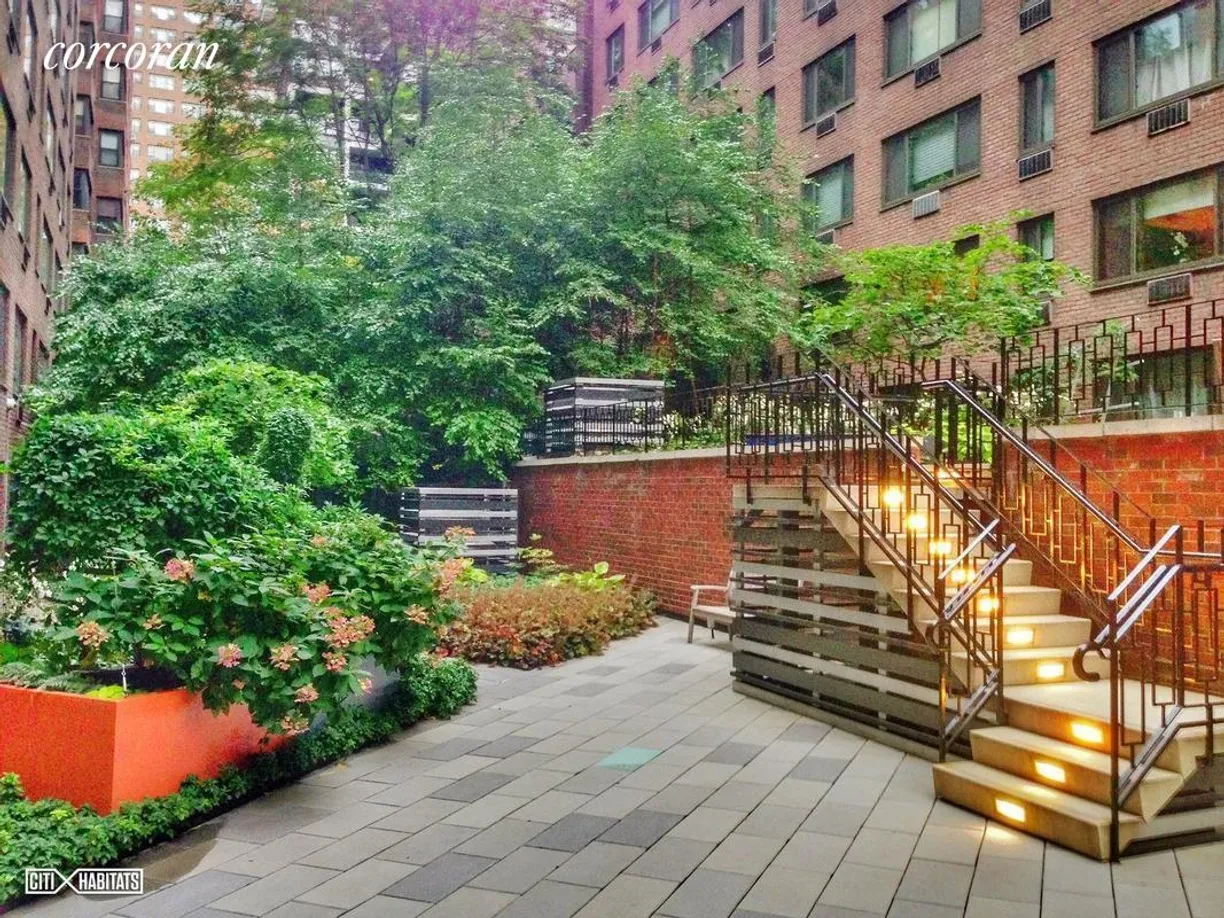 New York City Real Estate | View 425 East 63rd Street, W-11A | 2 Beds, 1 Bath