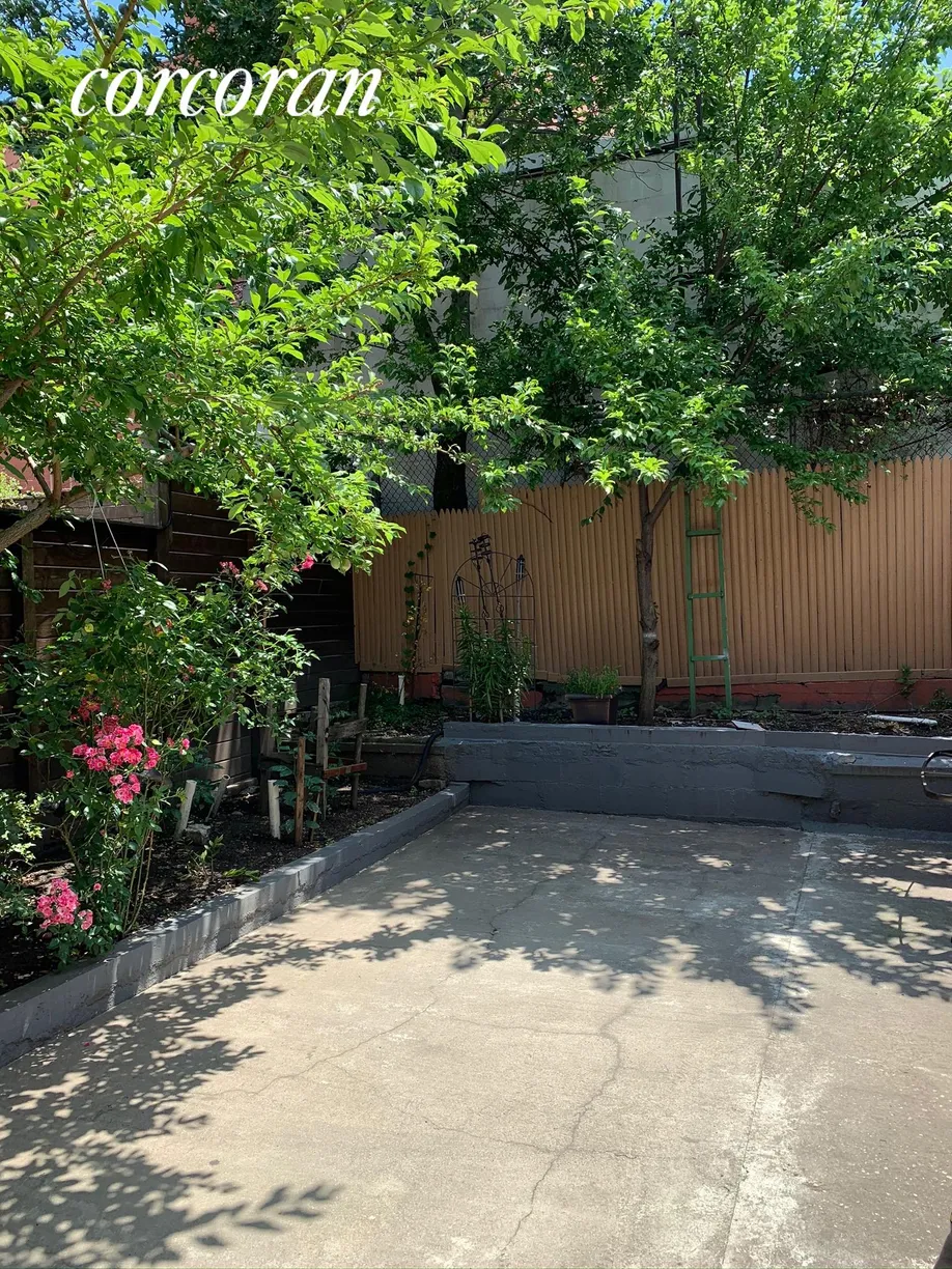 New York City Real Estate | View 160 Stanhope Street, 1 | 3 Beds, 1 Bath