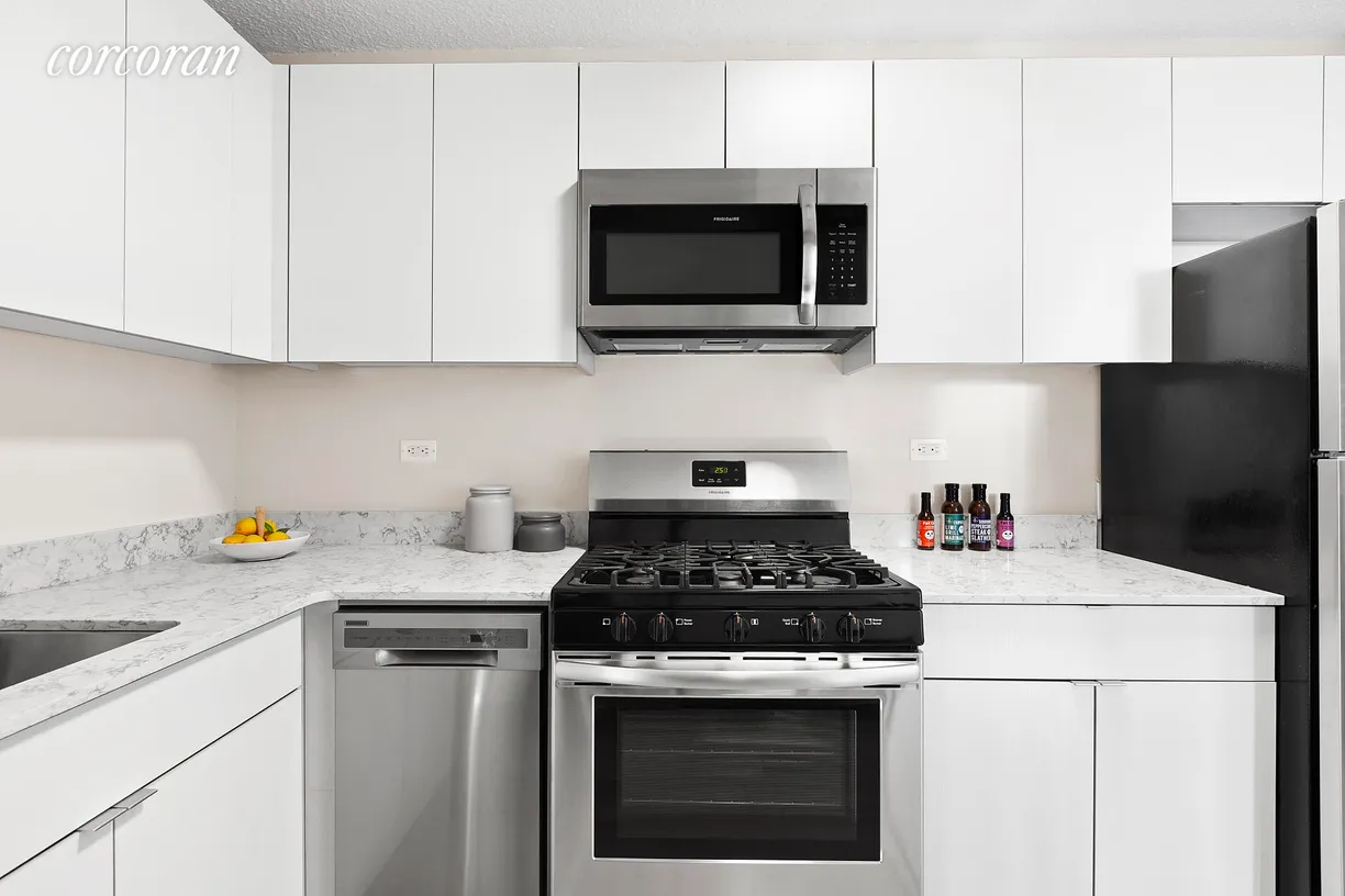 New York City Real Estate | View 1990 Lexington Avenue, 4-L | room 2