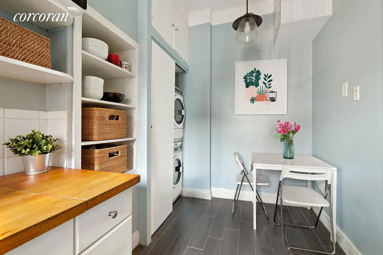 New York City Real Estate | View 5 Stratford Road, 4 | room 2
