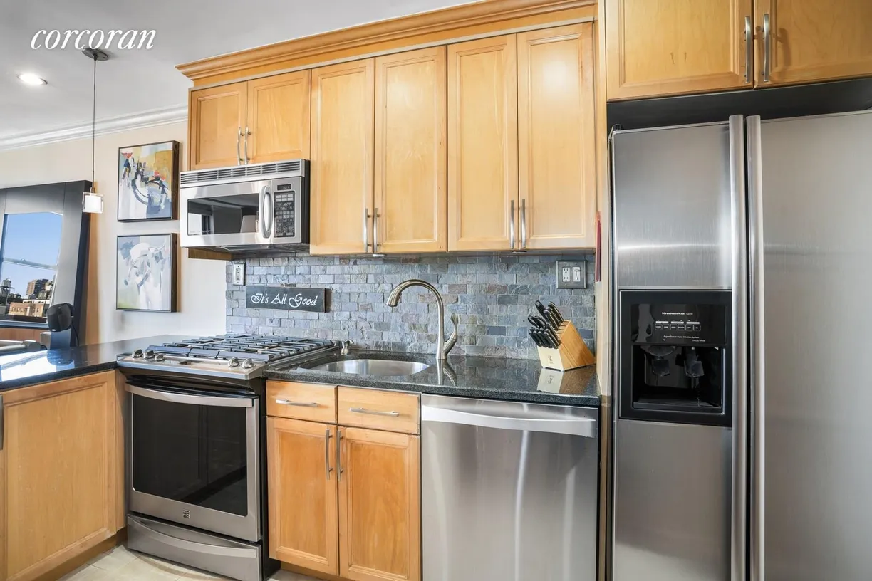 New York City Real Estate | View 32 Gramercy Park South, 14G | room 2