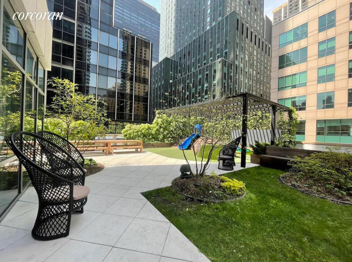 New York City Real Estate | View 225 East 39th Street, 24G | Outdoor lounge