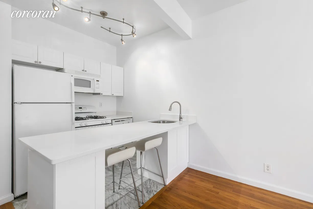 New York City Real Estate | View 44 East 65th Street, 4B | 1 Bed, 1 Bath