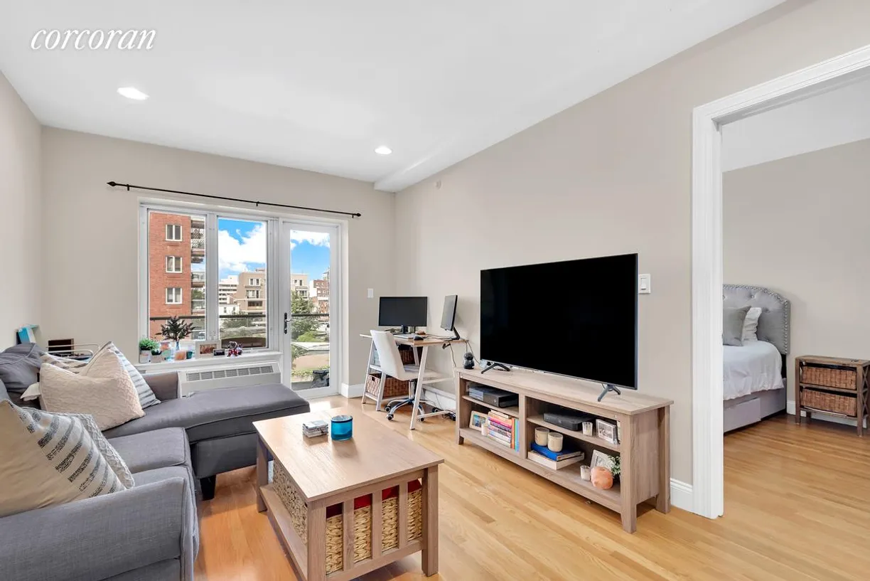 New York City Real Estate | View 30-94 Crescent Street, 2D | 1 Bed, 1 Bath