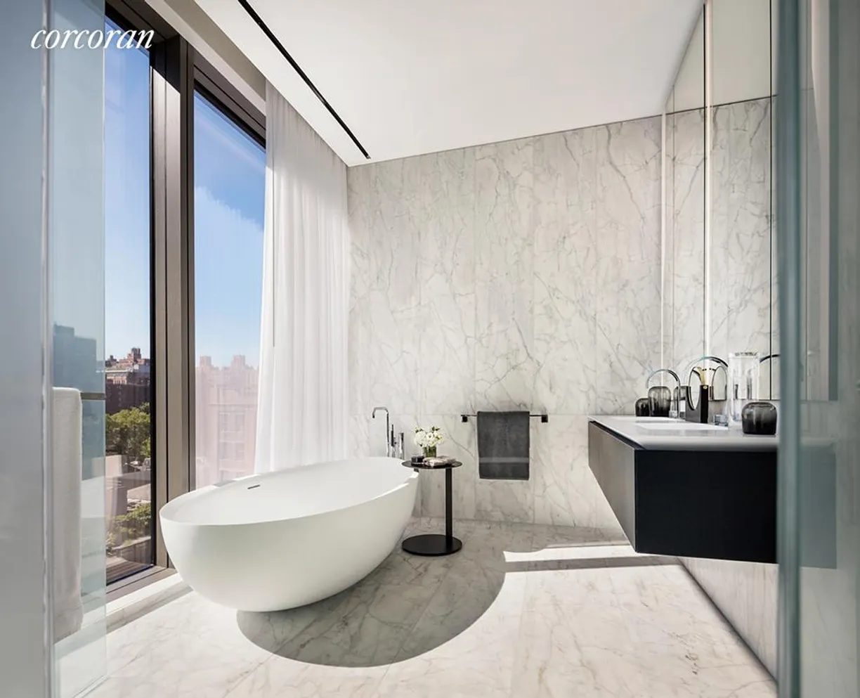 New York City Real Estate | View 520 West 28th Street, PH38 | Full Bathroom