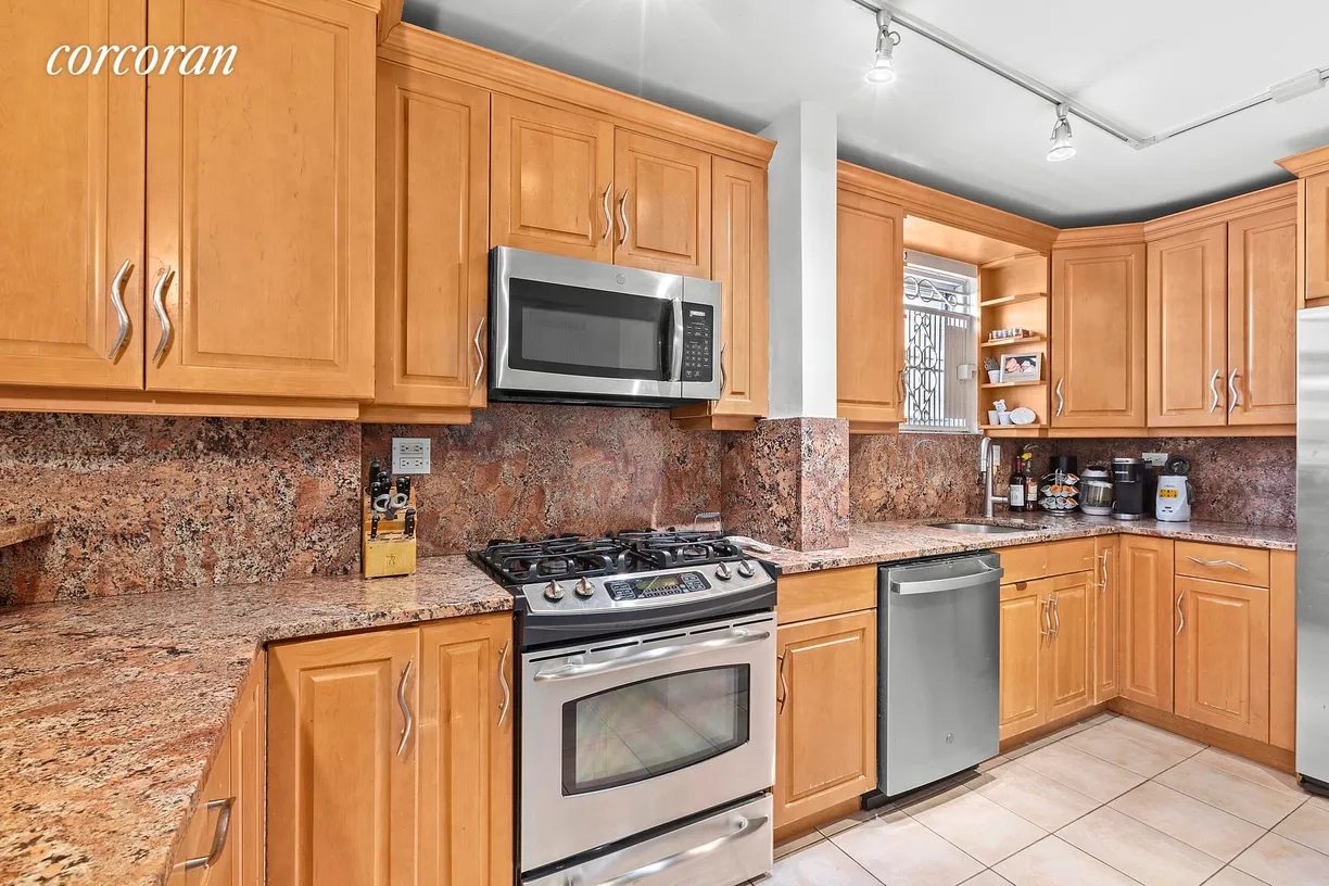 New York City Real Estate | View 200 East 24th Street, 908 | Kitchen