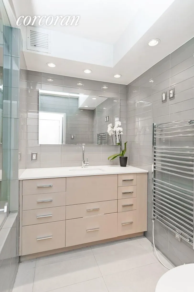 New York City Real Estate | View 340 East 64th Street, 8E | Primary Bathroom