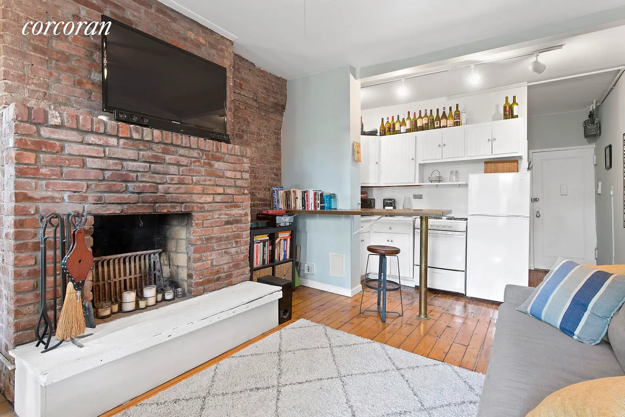 New York City Real Estate | View 26 Cornelia Street, 14 | Living Room