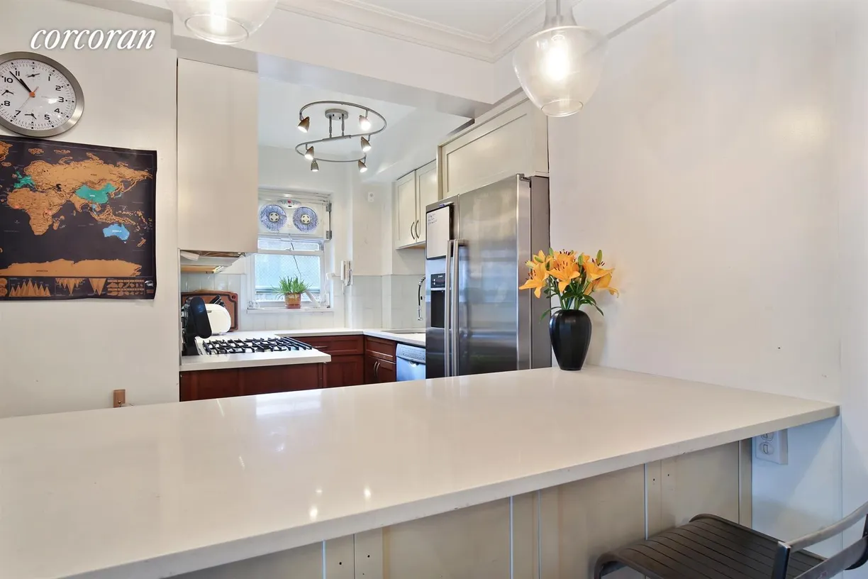 New York City Real Estate | View 288 Lexington Avenue, 6DE | Renovated kitchen/ breakfast bar