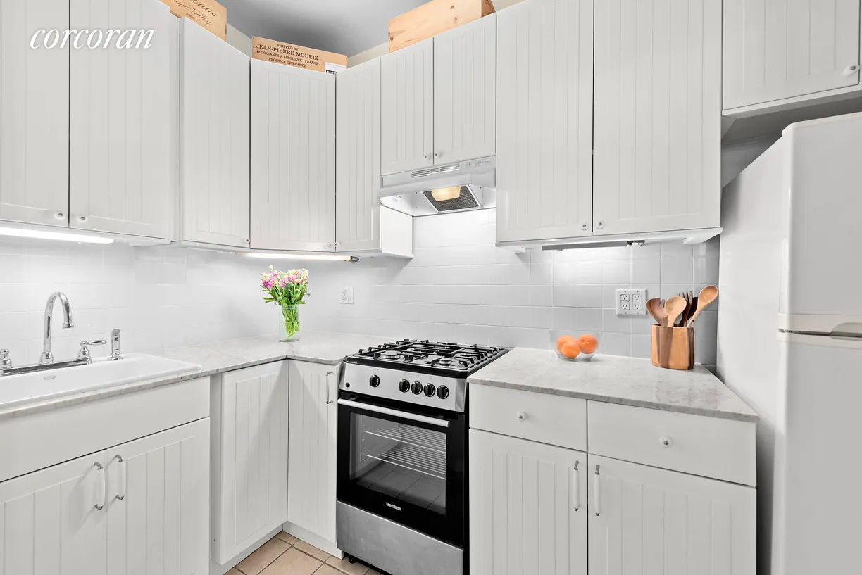 New York City Real Estate | View 400 Convent Avenue, 36 | Granite counters & tile backsplash