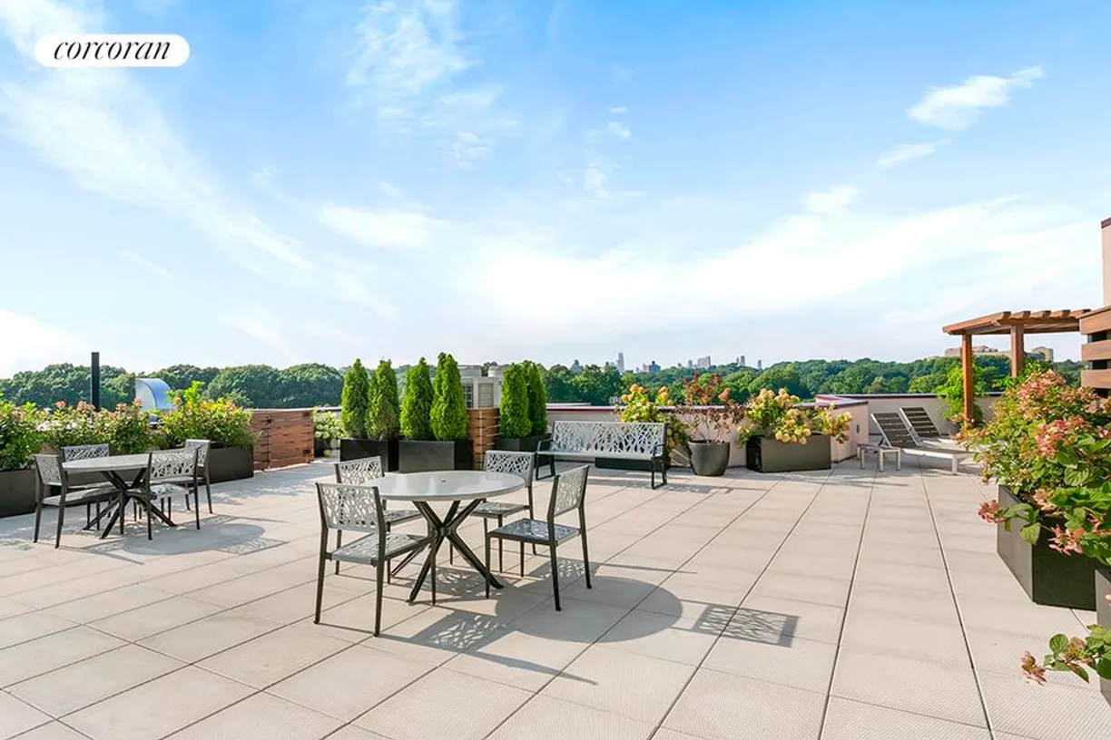 New York City Real Estate | View 33 Lincoln Road, 6A | room 5 | View 6