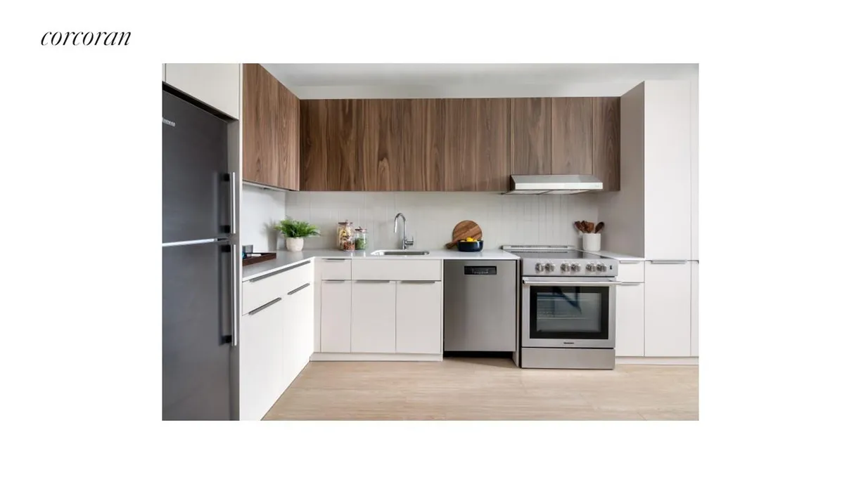 New York City Real Estate | View 30-77 Vernon Boulevard, PH711W | room 2