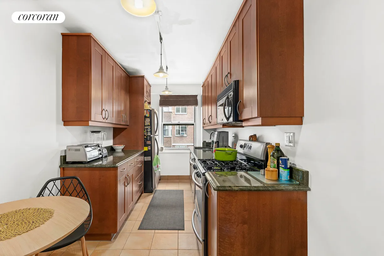 New York City Real Estate | View 570 Grand Street, H1406 | Eat-In Kitchen