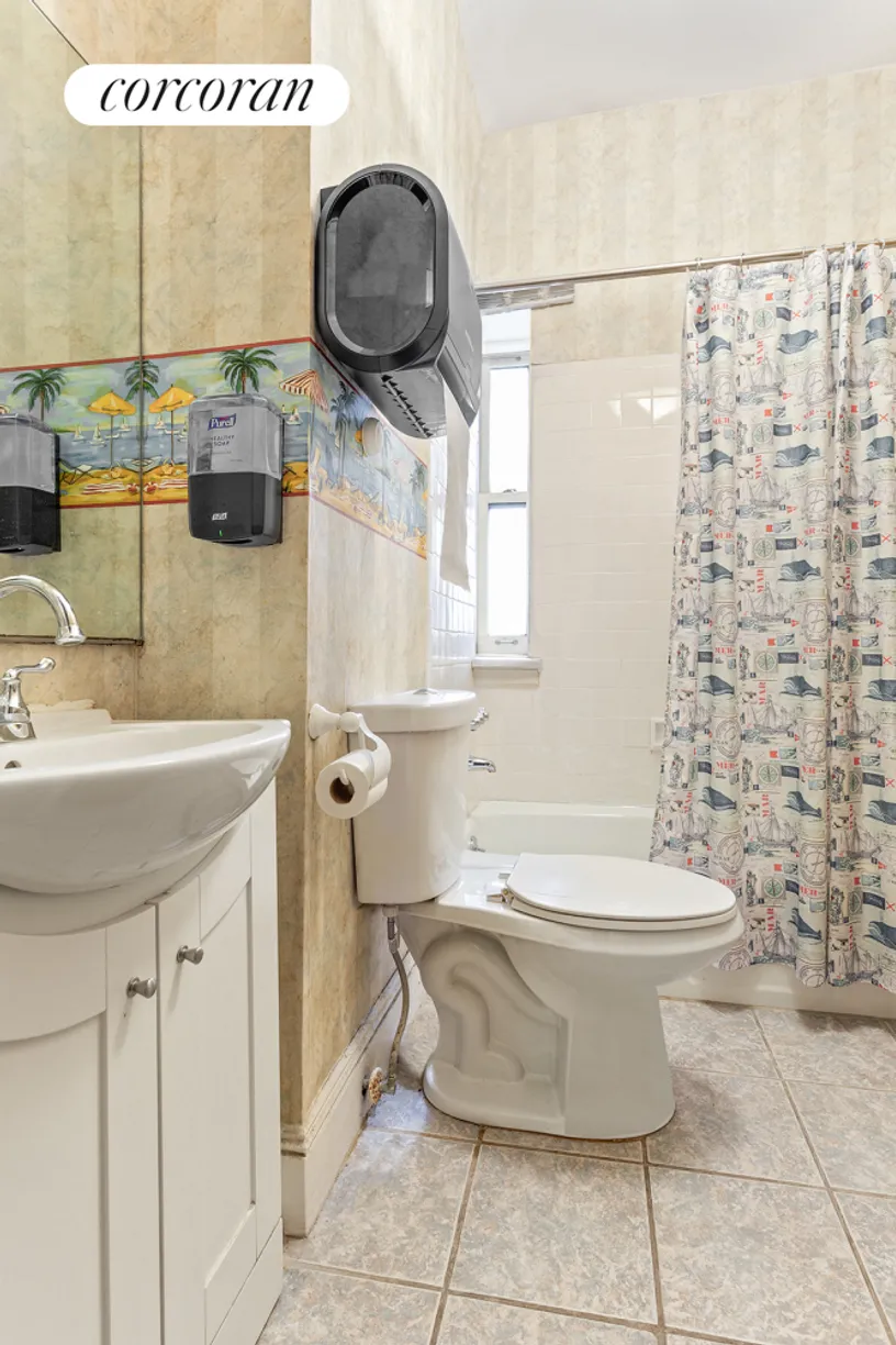 New York City Real Estate | View 95 Pierrepont Street, 1CD | Full Bathroom | View 8