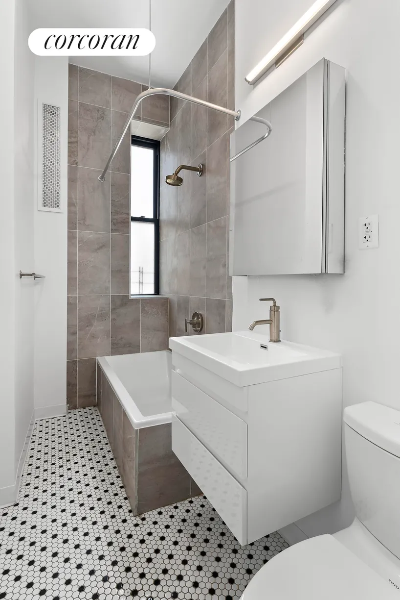 New York City Real Estate | View 57 West 75th Street, 7FG | Full Bathroom | View 9