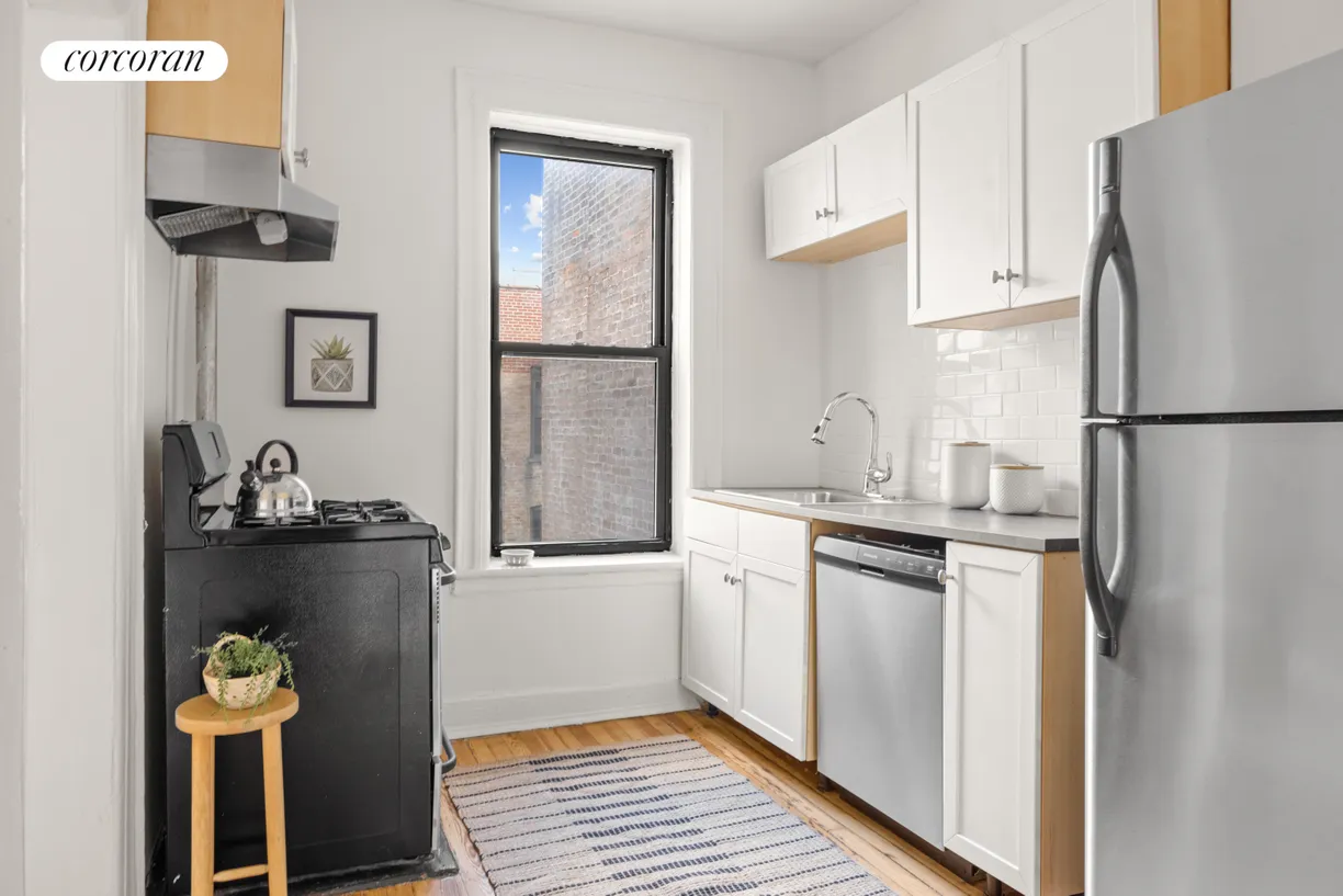 New York City Real Estate | View 5 Stratford Road, 15 | room 2