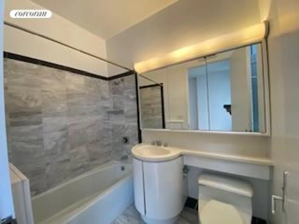 New York City Real Estate | View 200 East 32nd Street, 4E | En suite bathroom