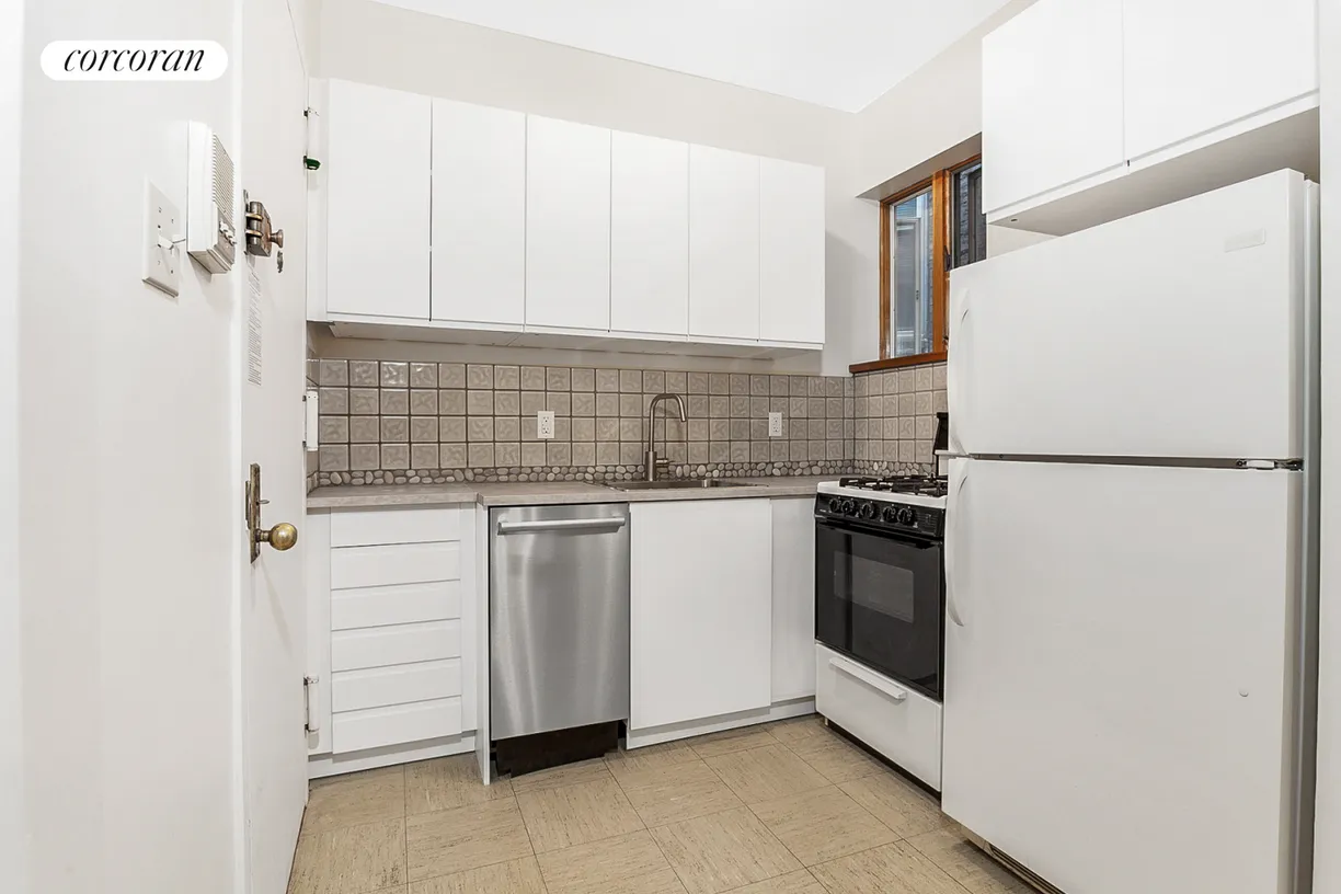 New York City Real Estate | View 323 East 89th Street, 4B | room 2
