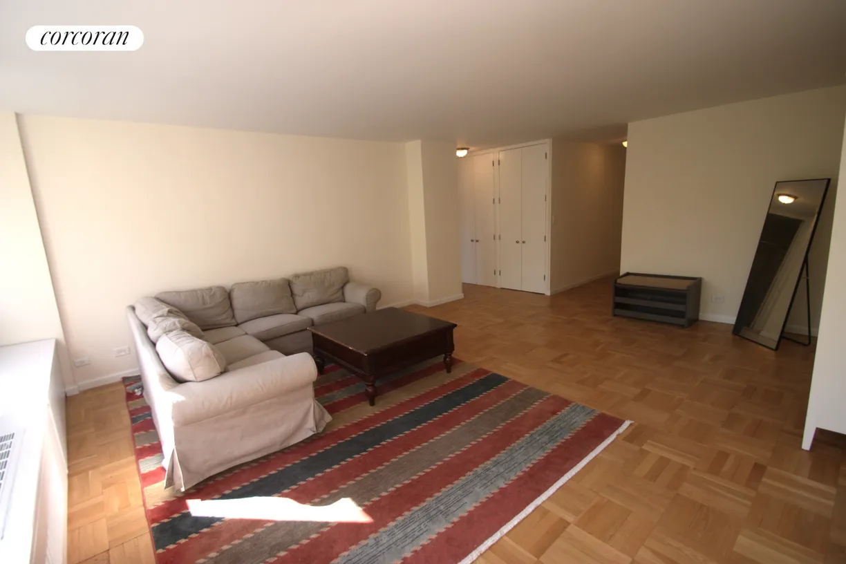 New York City Real Estate | View 300 East 33rd Street, 4A | Dining Bay/ Foyer