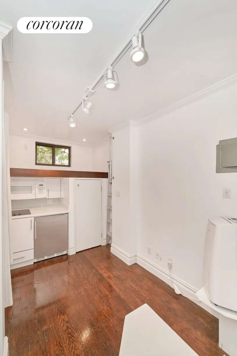 New York City Real Estate | View 102 Greenwich Avenue, 10 | room 1
