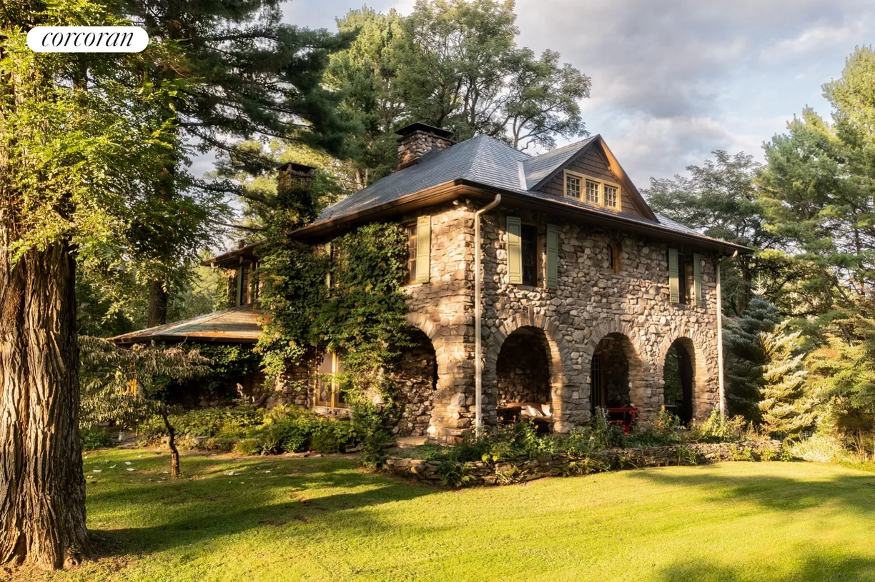Other US Real Estate | View 759 Hartwood Road | 5 Beds, 4 Baths