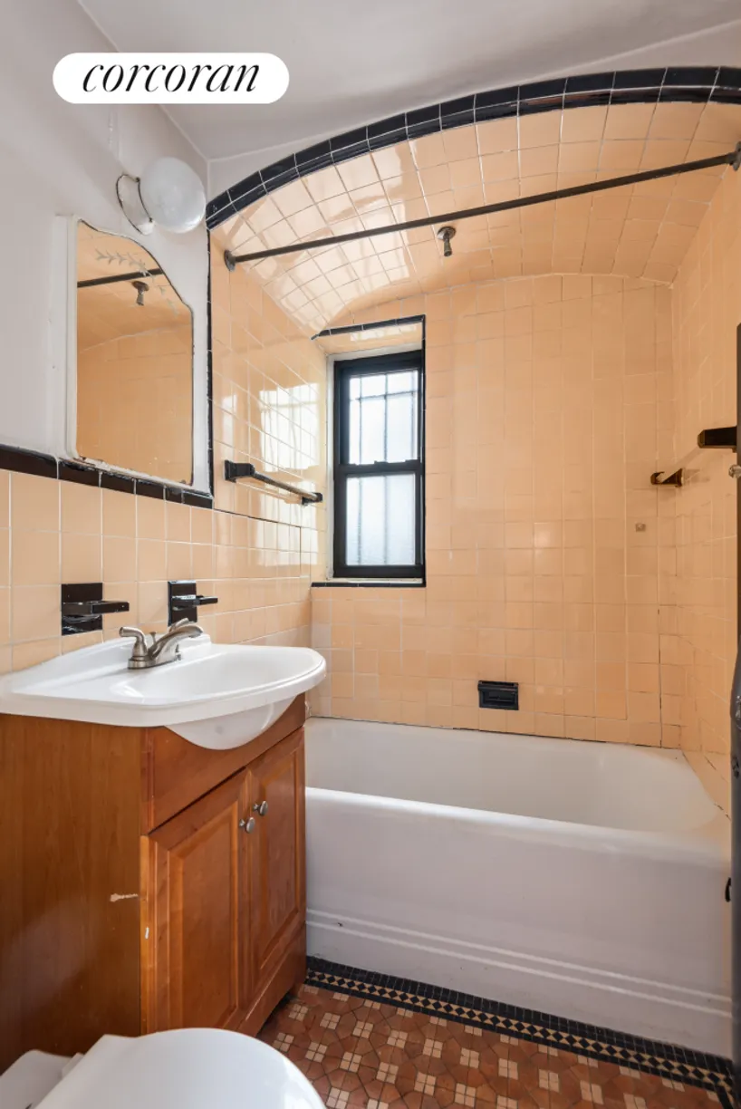 New York City Real Estate | View 922 8th Avenue, G | Full Bathroom