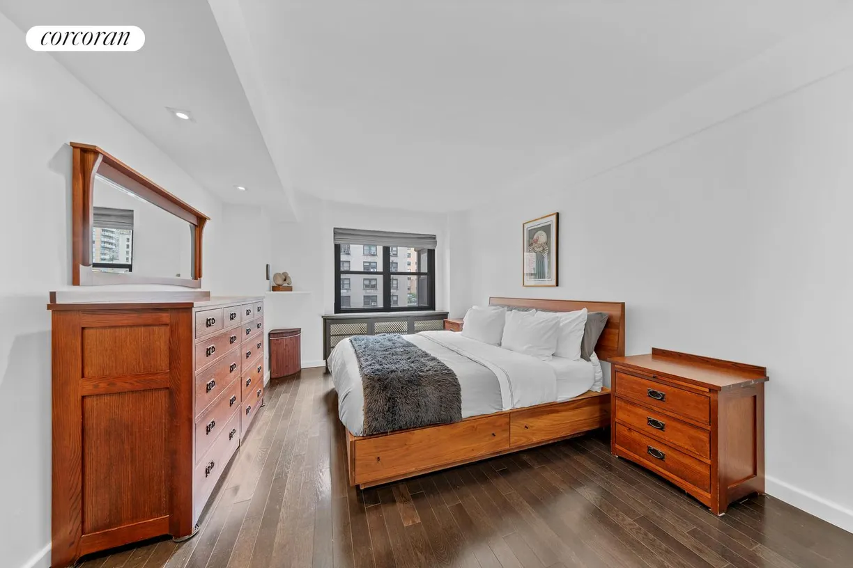 New York City Real Estate | View 11 Riverside Drive, 9GHE | Primary Bedroom