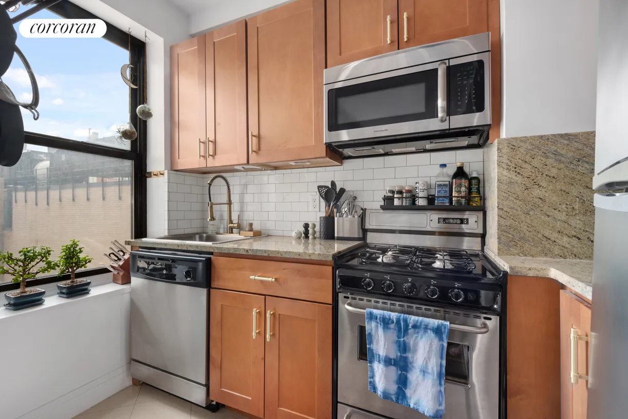 New York City Real Estate | View 161 West 16th Street, 9C | Kitchen