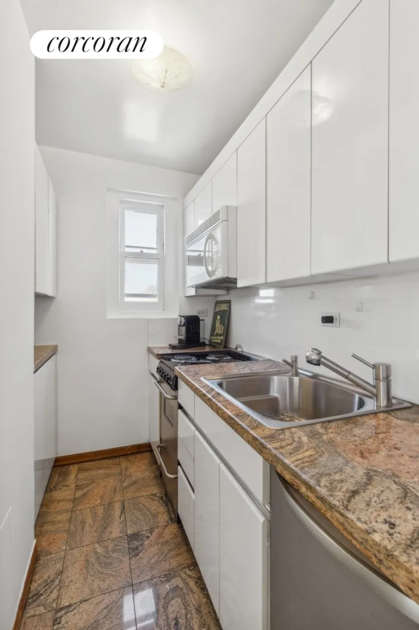 New York City Real Estate | View 230 Central Park West, 10K | Windowed Kitchen