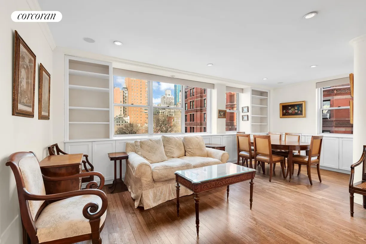New York City Real Estate | View 32 Gramercy Park South, 9KL | Living Room