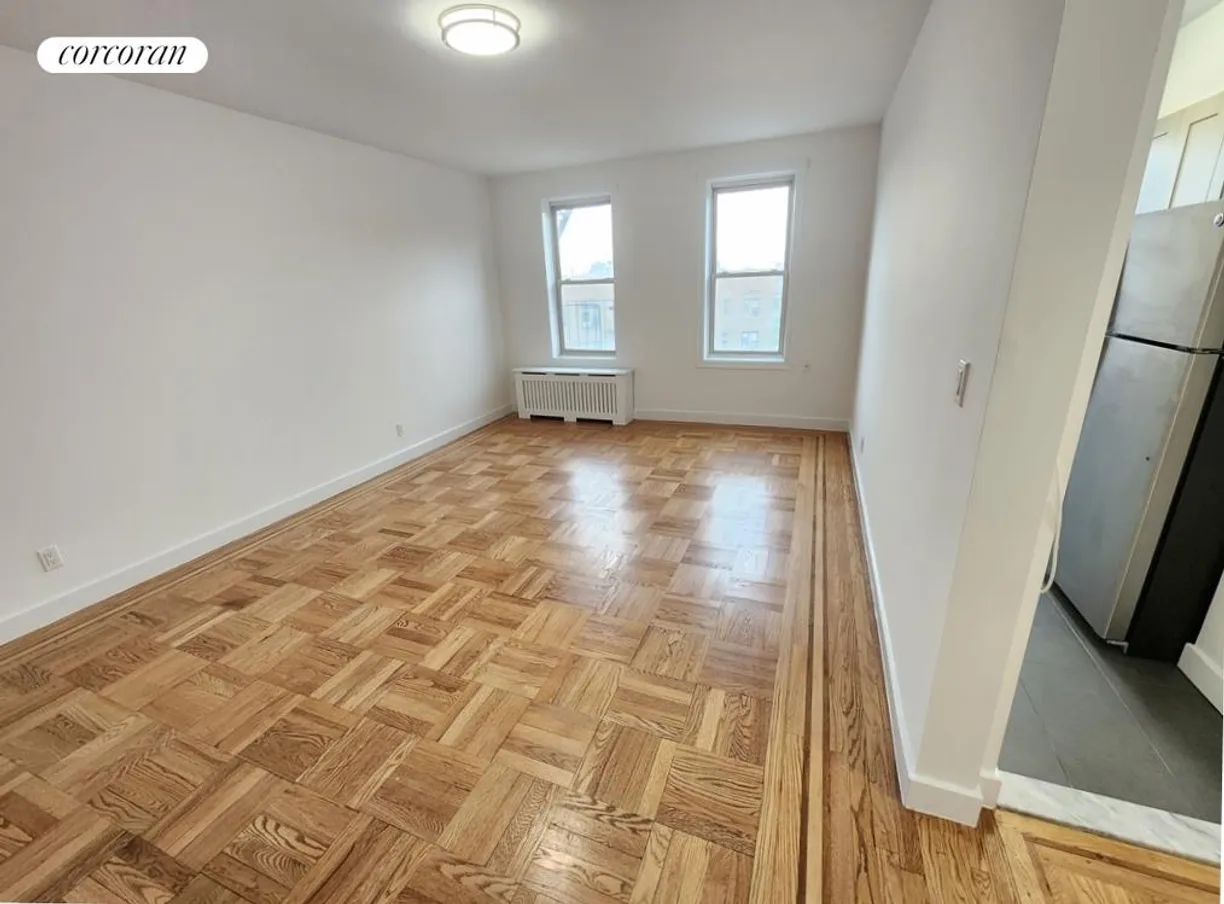 New York City Real Estate | View 3900 Greystone Avenue, 32D | Living Room