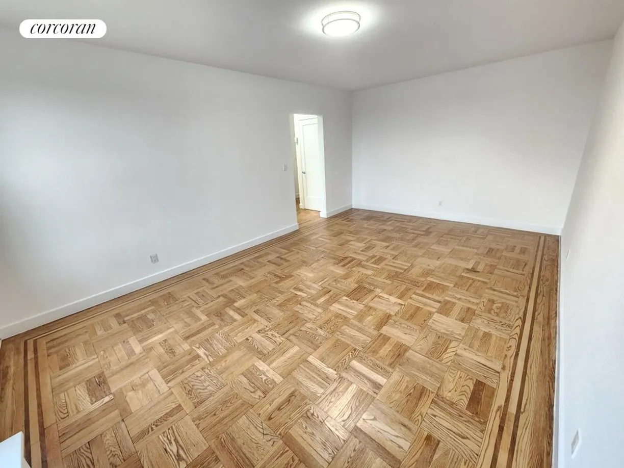 New York City Real Estate | View 3900 Greystone Avenue, 32D | Living Room